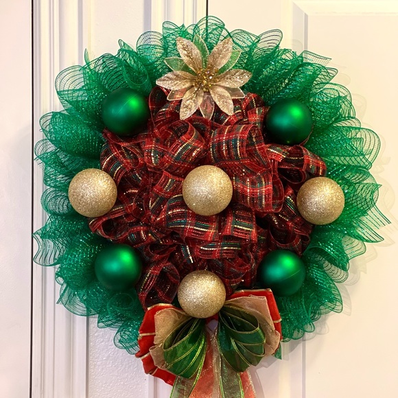 Green/Gold/Red Plaid Christmas Wreath - Picture 5 of 5